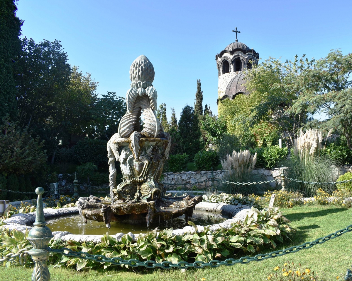 Ravadinovo Castle